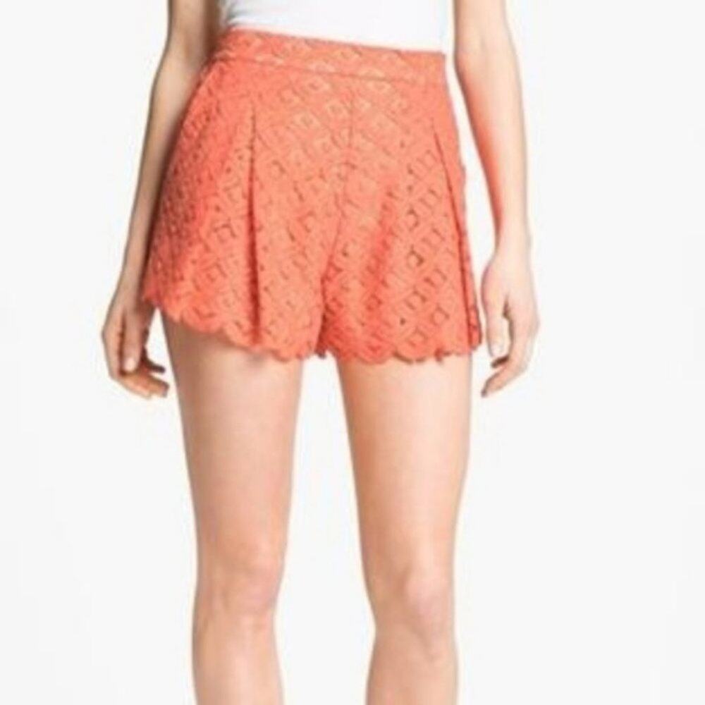 TWO x VINCE CAMUTO Coral Lace Floral Pleat Dress Shorts SMALL Preppy